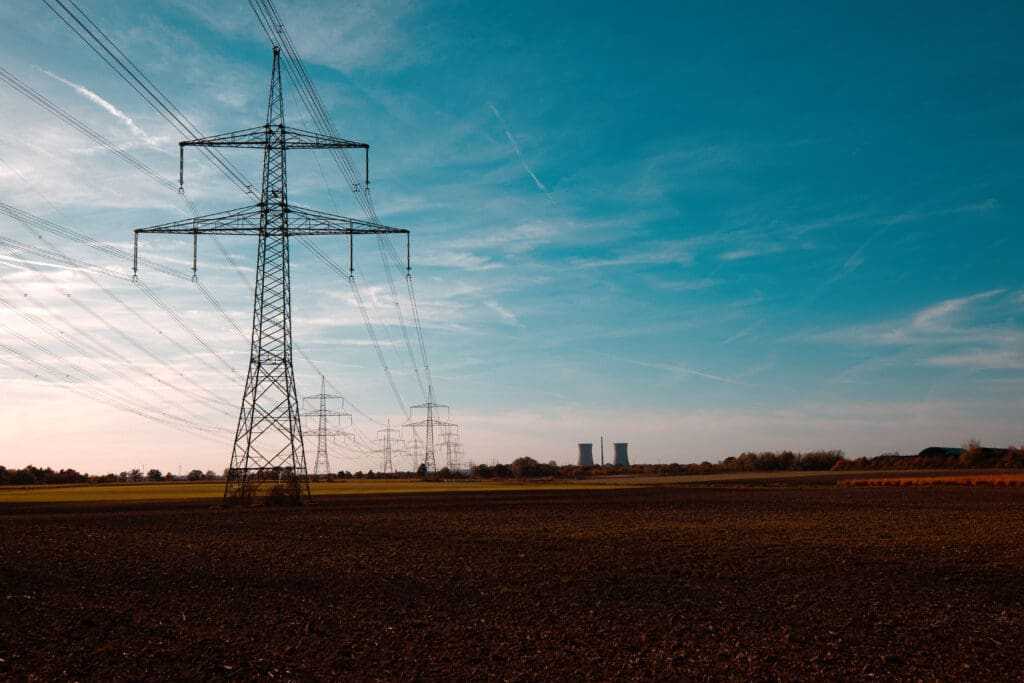 Netzersatzanlage bei Sonnenuntergang