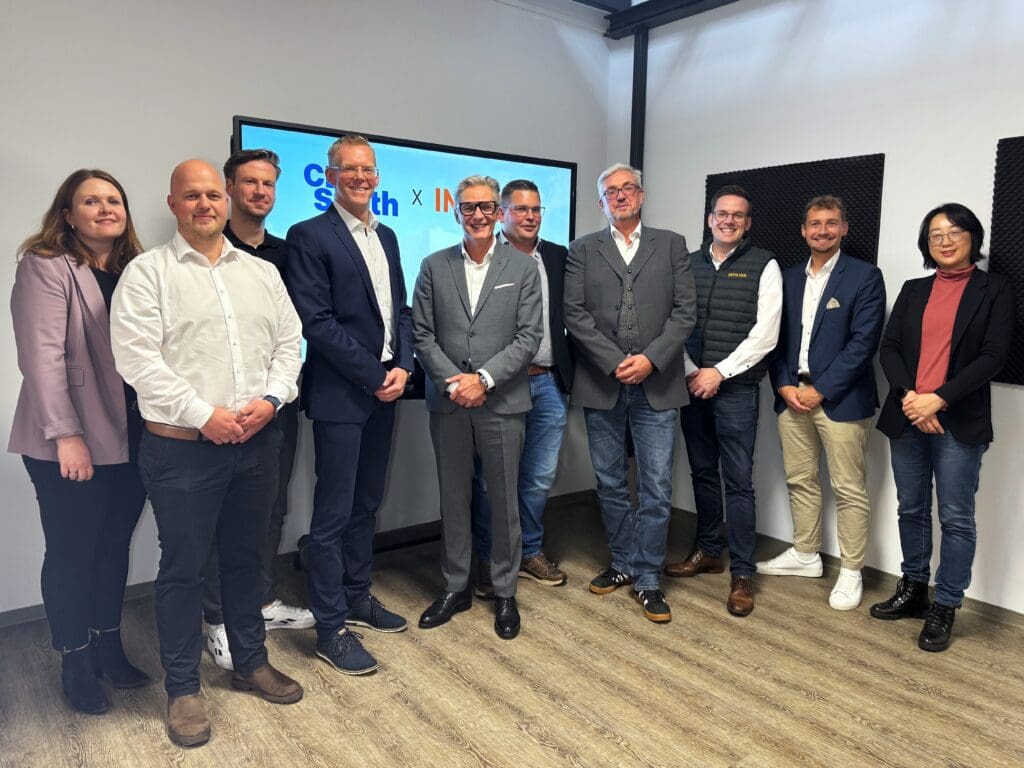 v.l.n.r.: Christina Rüsing, Head of Purchasing, Daniel Freymark, Teamlead Sitemanagement & Partnering, Sven Suhl, Technischer Einkäufer, Dr. André Haubrock (INTILION AG), Dr. Ralf Bufler, Vorstandsvorsitzender, Philipp Heinz, Projektmanager, Thorsten Kroll, Projektingenieur (CDM Smith SE), Philipp Knaup, COO (INTILION AG), Lukas Wallrabe, Business Development (CDM Smith SE), Tiantian Li, Head of Procurement & Supplier Management (INTILION AG)